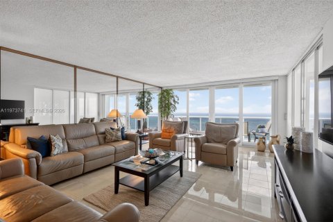 Condo à Hallandale Beach, Floride, 3 chambres  № 2041436