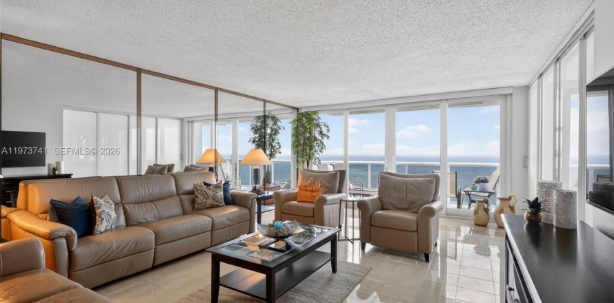 Condo à Hallandale Beach, Floride, 3 chambres  № 2041436
