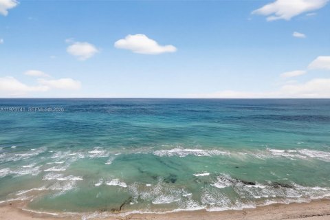 Copropriété à vendre à Hallandale Beach, Floride: 3 chambres, 139.35 m2 № 2041436 - photo 8