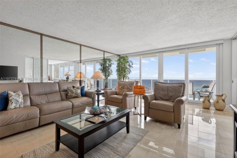 Copropriété à vendre à Hallandale Beach, Floride: 3 chambres, 139.35 m2 № 2041436 - photo 13