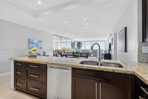 Copropriété à vendre à Hallandale Beach, Floride: 3 chambres, 139.35 m2 № 2041436 - photo 18