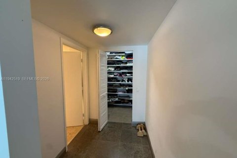 Copropriété à louer à Miami, Floride: 1 chambre, 98.29 m2 № 2000076 - photo 13