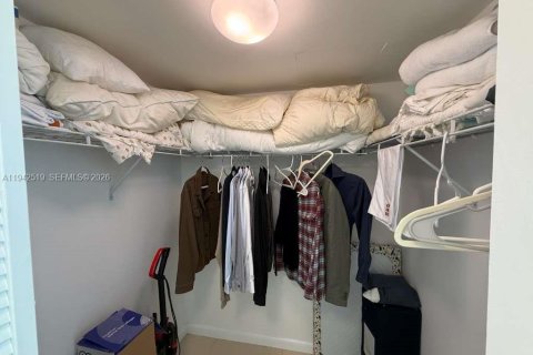 Copropriété à louer à Miami, Floride: 1 chambre, 98.29 m2 № 2000076 - photo 24