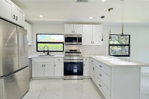 Villa ou maison à vendre à Miami, Floride: 4 chambres, 107.58 m2 № 2063380 - photo 6