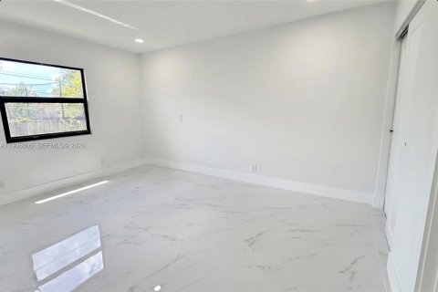 Villa ou maison à vendre à Miami, Floride: 4 chambres, 107.58 m2 № 2063380 - photo 8