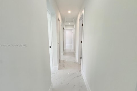Villa ou maison à vendre à Miami, Floride: 4 chambres, 107.58 m2 № 2063380 - photo 14