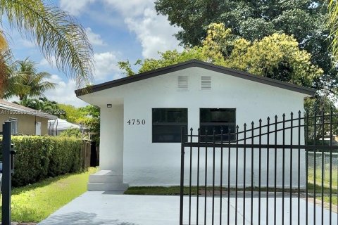 Villa ou maison à Miami, Floride 4 chambres, 107.58 m2 № 2063380