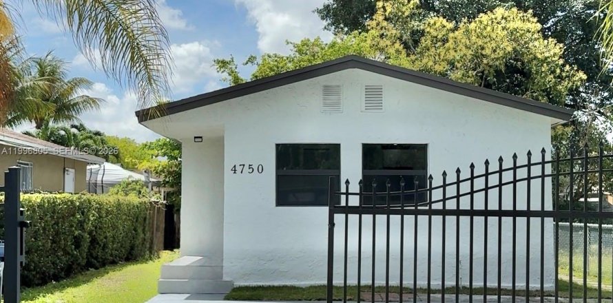 Villa ou maison à Miami, Floride 4 chambres, 107.58 m2 № 2063380