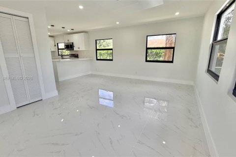 Villa ou maison à vendre à Miami, Floride: 4 chambres, 107.58 m2 № 2063380 - photo 3