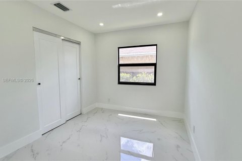 Villa ou maison à vendre à Miami, Floride: 4 chambres, 107.58 m2 № 2063380 - photo 12