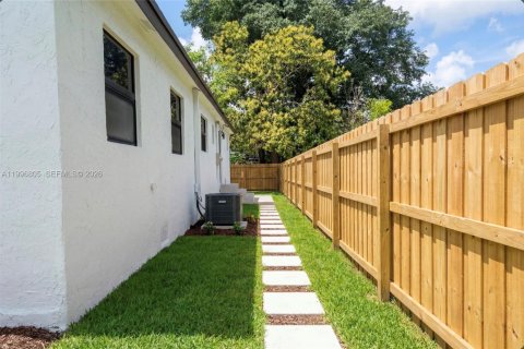 Villa ou maison à vendre à Miami, Floride: 4 chambres, 107.58 m2 № 2063380 - photo 19