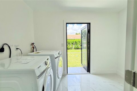 Villa ou maison à vendre à Miami, Floride: 4 chambres, 107.58 m2 № 2063380 - photo 17