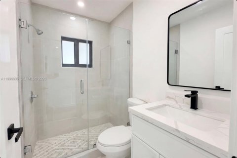 Villa ou maison à vendre à Miami, Floride: 4 chambres, 107.58 m2 № 2063380 - photo 13