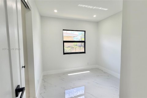 Villa ou maison à vendre à Miami, Floride: 4 chambres, 107.58 m2 № 2063380 - photo 16