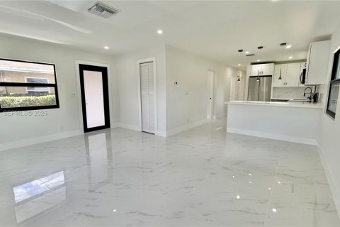 Villa ou maison à vendre à Miami, Floride: 4 chambres, 107.58 m2 № 2063380 - photo 5