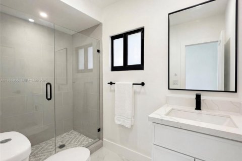 Villa ou maison à vendre à Miami, Floride: 4 chambres, 107.58 m2 № 2063380 - photo 10