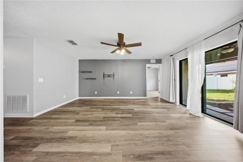 Villa ou maison à vendre à Haines City, Floride: 3 chambres, 128.02 m2 № 2420364 - photo 8