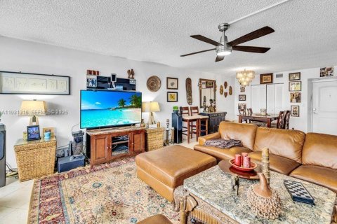 Condominio en venta en Sunny Isles Beach, Florida, 2 dormitorios, 141.3 m2 № 2034501 - foto 10