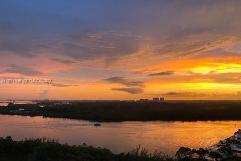 Condominio en venta en Sunny Isles Beach, Florida, 2 dormitorios, 141.3 m2 № 2034501 - foto 28