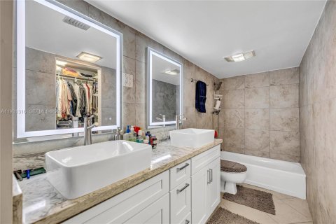 Condominio en venta en Sunny Isles Beach, Florida, 2 dormitorios, 141.3 m2 № 2034501 - foto 25