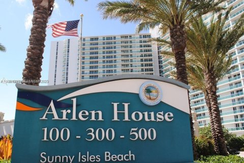 Condominio en Sunny Isles Beach, Florida, 2 dormitorios  № 2034501