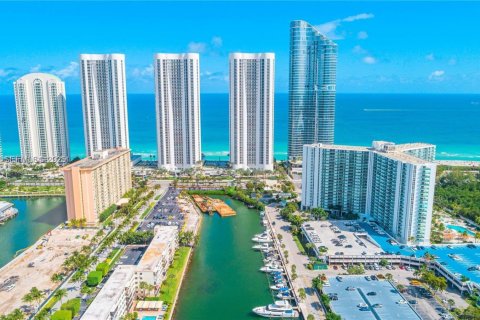 Condominio en venta en Sunny Isles Beach, Florida, 2 dormitorios, 141.3 m2 № 2034501 - foto 29