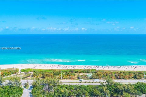 Condominio en venta en Sunny Isles Beach, Florida, 2 dormitorios, 141.3 m2 № 2034501 - foto 30