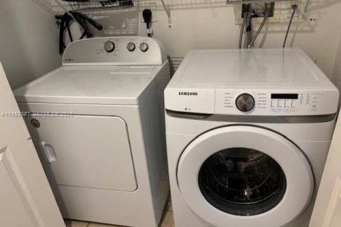 Copropriété à louer à Miami, Floride: 1 chambre, 73.95 m2 № 2051496 - photo 8