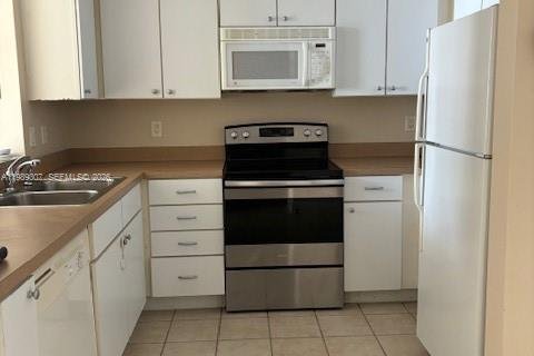 Copropriété à louer à Miami, Floride: 1 chambre, 73.95 m2 № 2051496 - photo 2