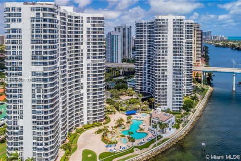 Condo à Aventura, Floride, 2 chambres № 2179162