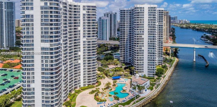 Condo à Aventura, Floride, 2 chambres  № 2179162
