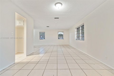 Casa en venta en Hollywood, Florida, 3 dormitorios, 119.66 m2 № 1983666 - foto 7