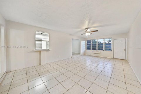 Casa en venta en Hollywood, Florida, 3 dormitorios, 119.66 m2 № 1983666 - foto 8