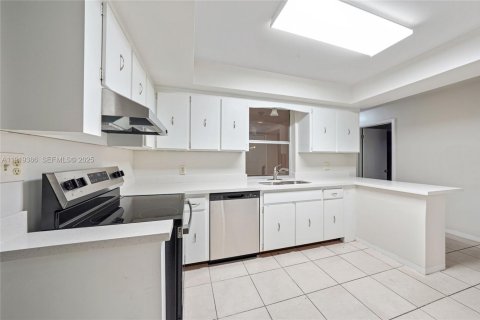 Casa en venta en Hollywood, Florida, 3 dormitorios, 119.66 m2 № 1983666 - foto 11