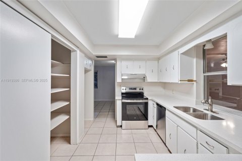 Casa en venta en Hollywood, Florida, 3 dormitorios, 119.66 m2 № 1983666 - foto 10