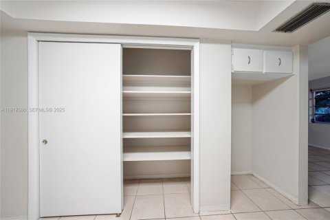 Casa en venta en Hollywood, Florida, 3 dormitorios, 119.66 m2 № 1983666 - foto 12