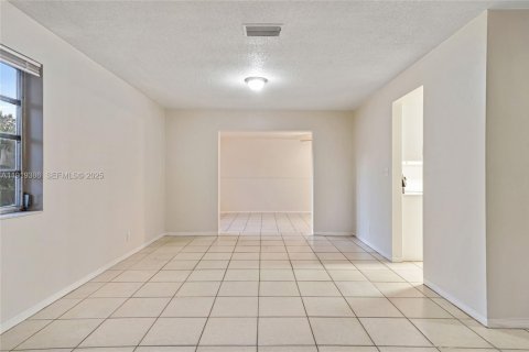 Casa en venta en Hollywood, Florida, 3 dormitorios, 119.66 m2 № 1983666 - foto 6