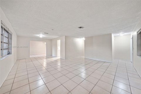 Casa en venta en Hollywood, Florida, 3 dormitorios, 119.66 m2 № 1983666 - foto 5