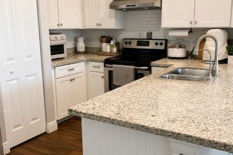 Townhouse in Lake Worth, Florida 3 bedrooms, 136.57 sq.m. № 2290763 - photo 8
