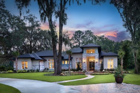 House in Ocala, Florida 4 bedrooms, 355.26 sq.m. № 1626513 - photo 1