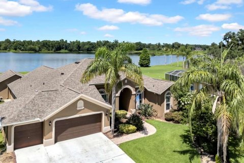 House in Valrico, Florida 4 bedrooms, 301.28 sq.m. № 1792315 - photo 1