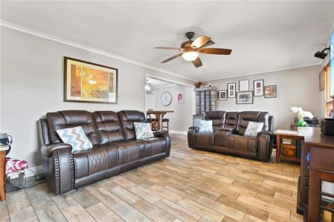 House in Seminole, Florida 3 bedrooms, 178 sq.m. № 1691043 - photo 10