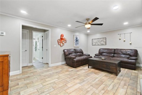 House in Seminole, Florida 3 bedrooms, 178 sq.m. № 1691043 - photo 18