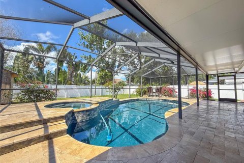 House in Seminole, Florida 3 bedrooms, 178 sq.m. № 1691043 - photo 2