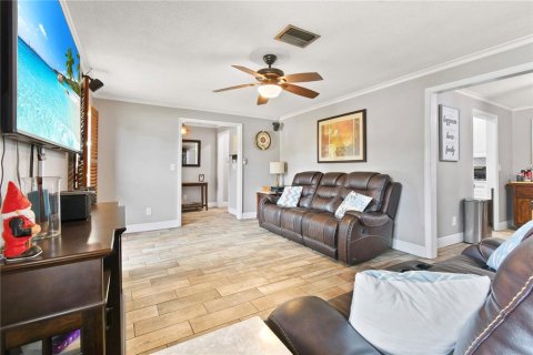 House in Seminole, Florida 3 bedrooms, 178 sq.m. № 1691043 - photo 12