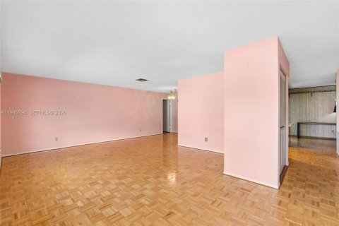 Casa en venta en Tamarac, Florida, 2 dormitorios, 151.62 m2 № 2048429 - foto 5