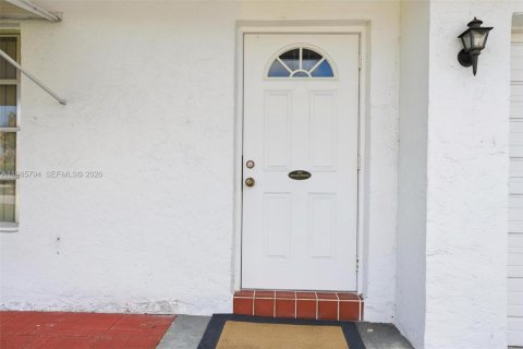 Casa en venta en Tamarac, Florida, 2 dormitorios, 151.62 m2 № 2048429 - foto 3