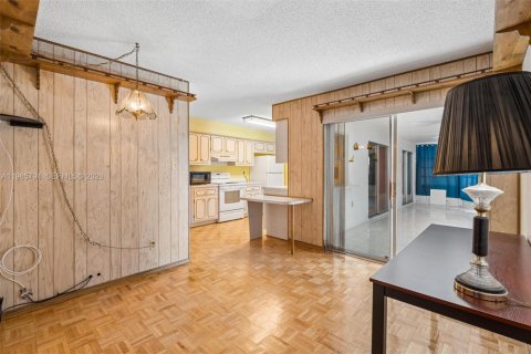 Casa en venta en Tamarac, Florida, 2 dormitorios, 151.62 m2 № 2048429 - foto 28