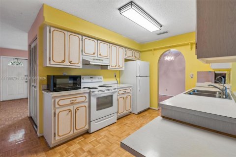 Casa en venta en Tamarac, Florida, 2 dormitorios, 151.62 m2 № 2048429 - foto 12