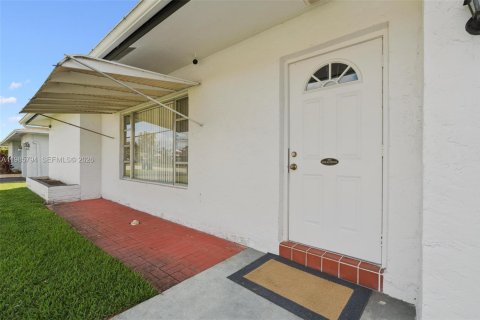 Casa en venta en Tamarac, Florida, 2 dormitorios, 151.62 m2 № 2048429 - foto 4